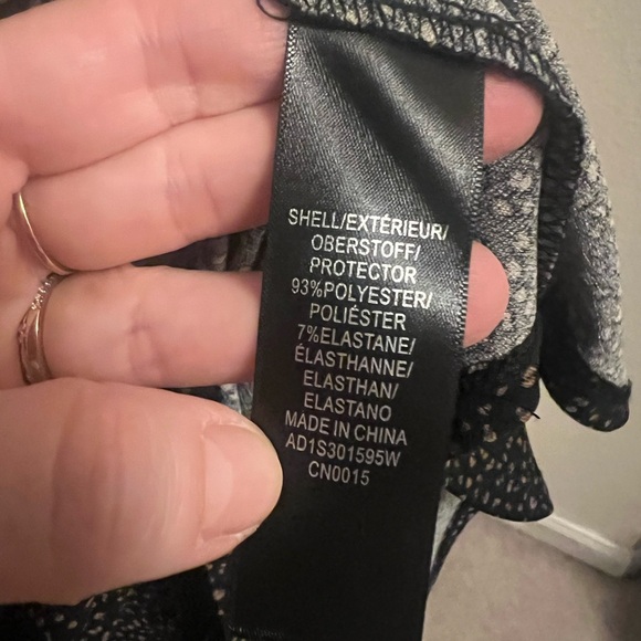 Adrianna Papell black polka dot top plus size 1X Short Sleeve V-Neck - Picture 5 of 5